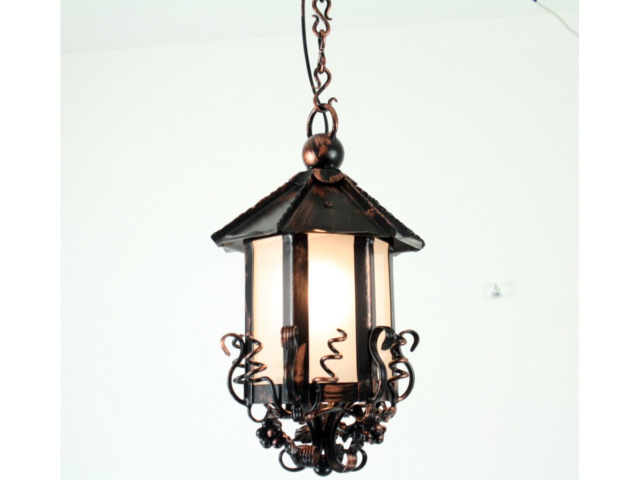 Lampa kuta stalowa wisząca ozdobna winogrono L 04 Lampa kuta stalowa wisząca ozdobna winogrono L 04