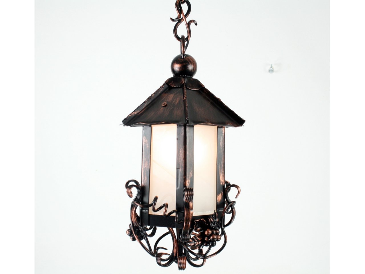 Lampa kuta stalowa wisząca ozdobna winogrono pochyłe skręty L 07 Lampa kuta stalowa wisząca ozdobna winogrono pochyłe skręty L 07