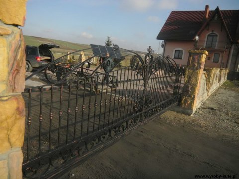 Brama kuta przesuwna model BP02