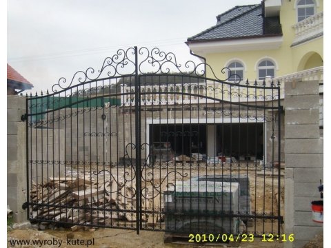 Brama kuta uchylna model BU19