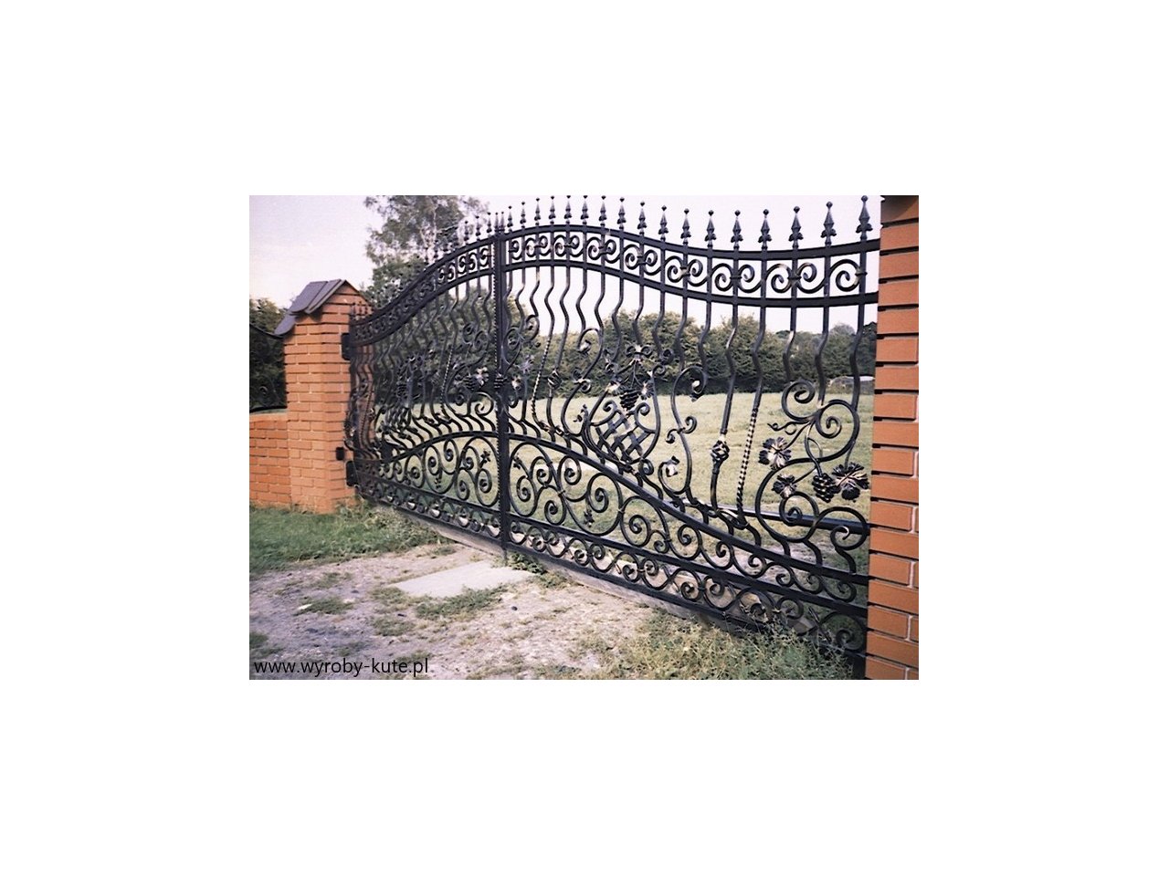 Brama kuta uchylna model BU29