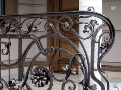 Jugendstil-Metallgeländer...
