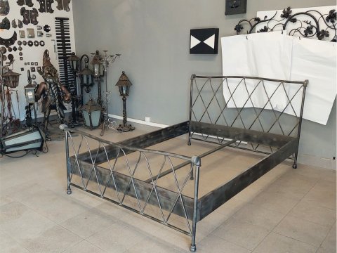 Ręcznie kute łóżko z metalu...