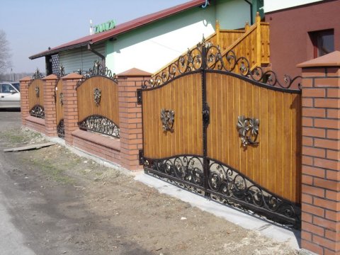 Brama kuta uchylna model BU44