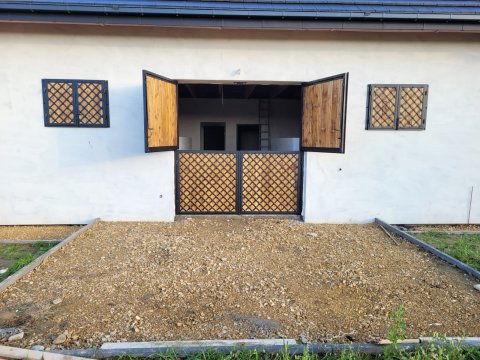 Brama kuta z drewnem do...