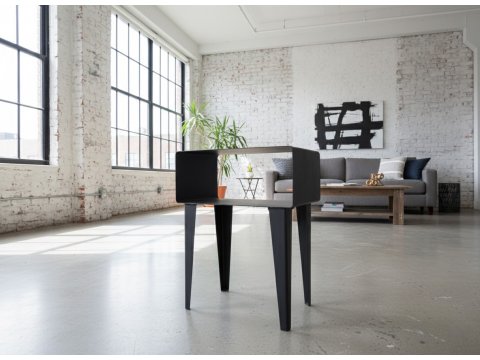 Metalowy stolik w stylu...